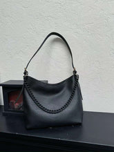 حقيبة كتف مميزه بتصميم عصري وسلسلة باللون الاسود - KSA